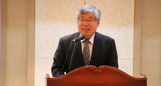 한구용 교육장이 축사를 전하고 있다