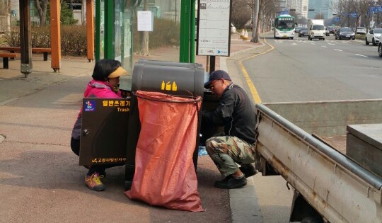 고양시 일산서구, 버스정류장 쓰레기통 등 17개 교체