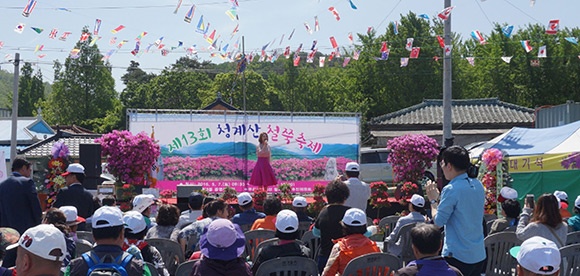 지난해 청계산 철쭉축제 때