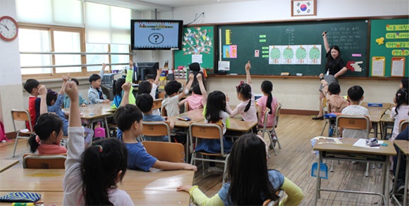 2017년 덕천초등학교 학교사회사업 어린이 나눔교육 「함께 쓰는 우산」