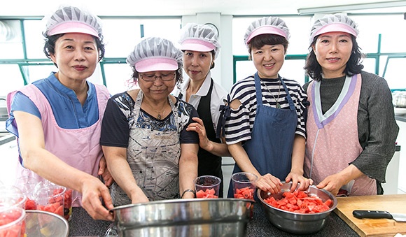 성남 우리음식연구회 회원들-심선혜  배정화  이연옥  구명선  이경옥(우리음식연구회 회장)