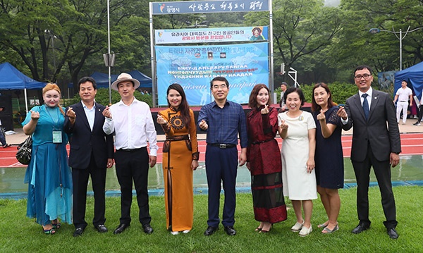 광명시와 몽골 울란바토르 시의 문화교류 사업의 일환으로 23일 광명시민체육관에서 몽골 나담축제가 열렸다. 이를 계기로 두 시는 도시교류를 본격화한다