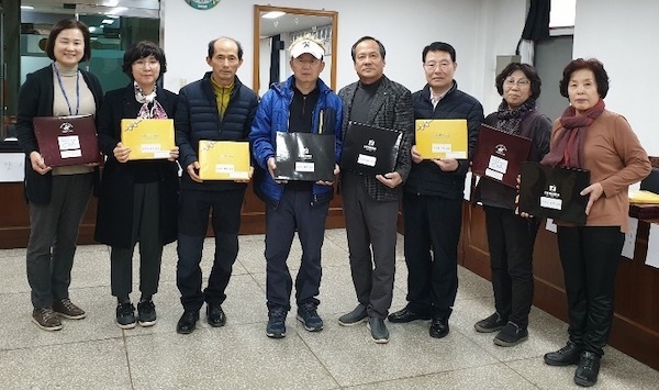 안성시 미양면 도덕성회복운동협의회, 장수어르신 설명절 선물 전달