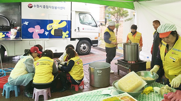 각종 재난 및 경제적 어려움 극복 도운 수원시와 시민들의 아름다운 손길