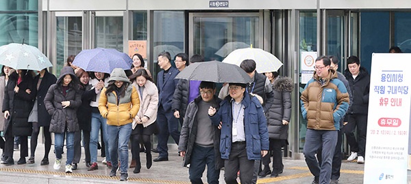 “골목상권 살리자”직원 외식의 날 나가는 용인시 직원들