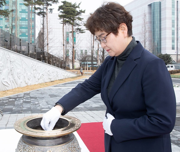 고양시의회, 제101주년 삼일절 맞아 고양독립운동기념탑 참배