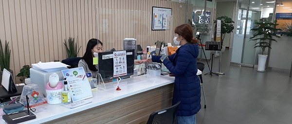 광주시, 민원창구 비말 차단시설·항균 필름 설치로 코로나19 총력 대응