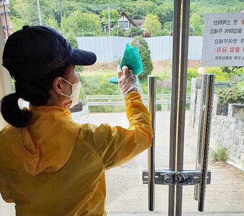 의왕시 노인일자리 사업 재개 '경로당 청소 및 방역작업 우선 배치'