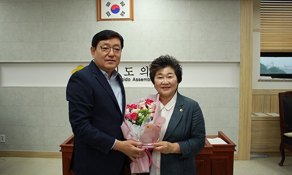 경기도의회 심규순 의원, ‘의정활동 우수’의원으로 선정, 공로패 받아