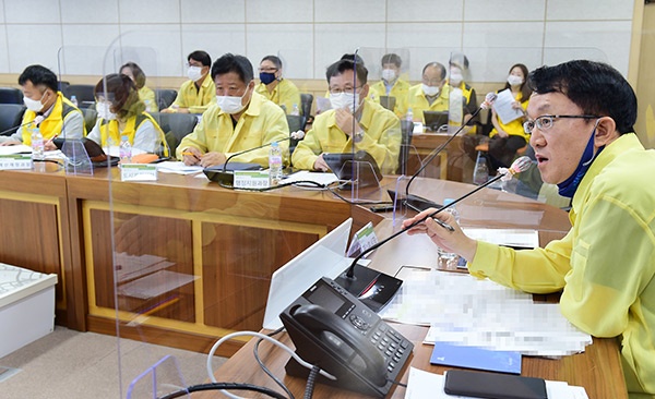 “강화된 사회적 거리두기에 적극적으로 참여해 달라”