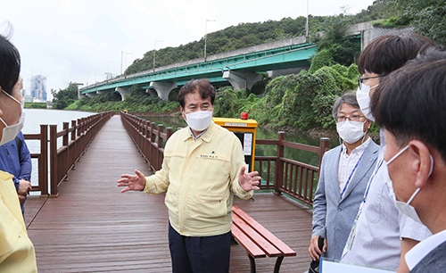 백군기 용인시장, 기흥저수지・기흥레스피아 현장 점검 