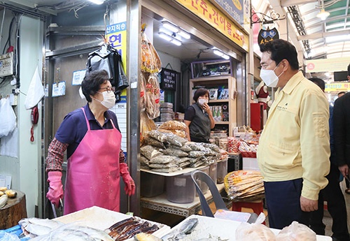 백군기 시장, 추석 앞두고 용인중앙시장 상인들 격려