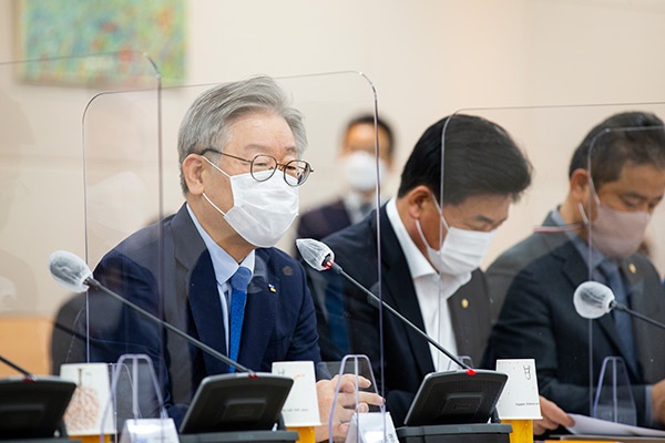 이재명, “이제는 경제활성화에 힘 합칠 때” 경기도 국회의원에 기본주택·기본대출·기본소득토지세 도입 건의