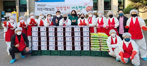 수원시여성단체협의회, 저소득·다자녀 가구에 김장김치 전달