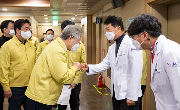 이재명 “특별생활치료센터 허용해준 상인회에 감사. 필요한 지원 할 것”