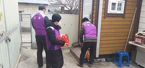 고촌읍 지역사회보장협의체, 연말 독거노인 위한 따뜻한 성품 전달