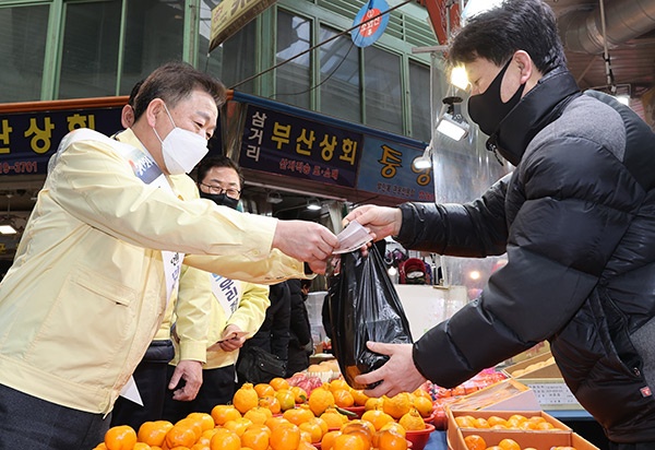 코로나19 방역수칙 준수 당부, 전통시장 물가점검