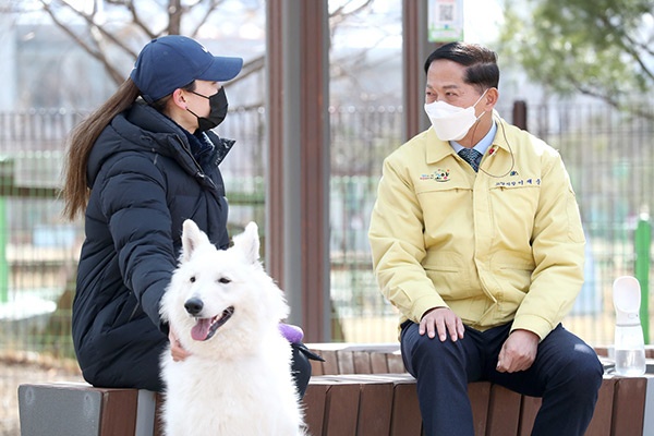 이재준 고양시장, 덕수공원 반려견 놀이터 개장일 현장방문