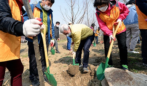 오산시 초평동 문화 힐링장 조성 '습지 산책로 나무심기 행사 개최'