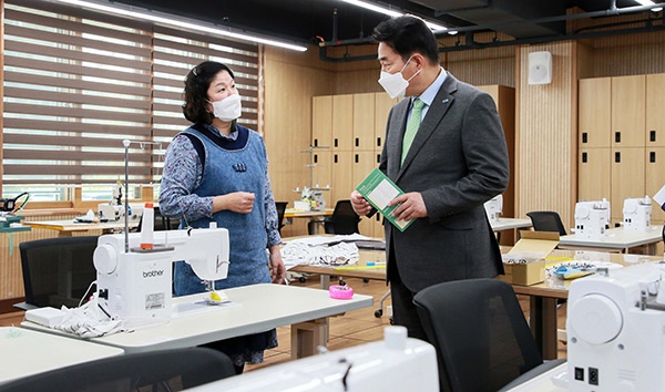 백군기 시장, 기흥평생학습관·용인미래교육센터 시설 점검