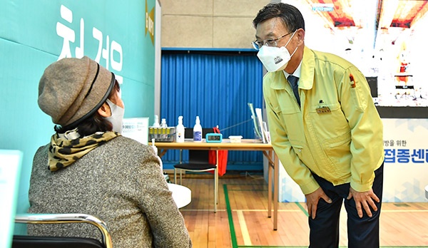 김포시, 75세 이상 어르신 코로나 백신 접종 시작