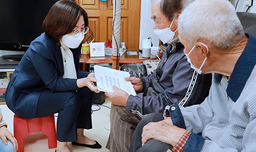 김보라 안성시장, 인공지능 돌봄 대상자 가구 현장 방문 