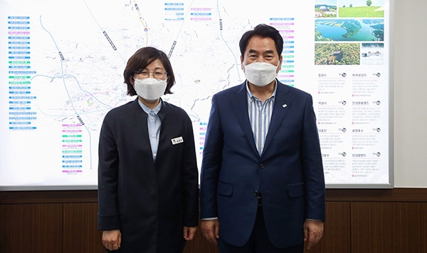 백군기 시장, 경강선 연장 관련 김보라 안성시장과 면담