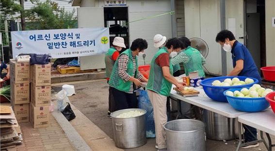 평택시 포승읍 새마을 남녀지도자회, 어르신들을 위한 보양식 전달 행사