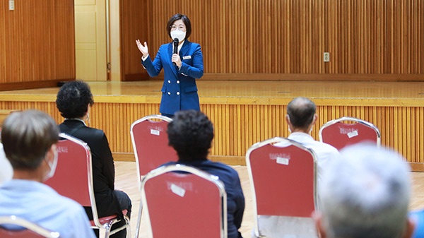 김보라 안성시장, 노인일자리 참여자 교육 현장 방문