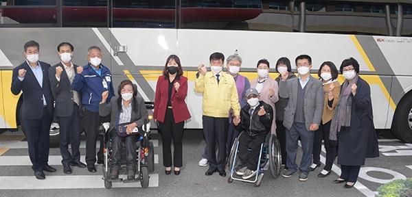 동두천시, 교통약자를 위한 여가형 버스 출발‘시동’