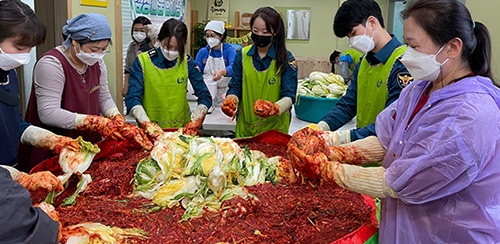 고양시, 저소득 청소년 가정 위한 김장 나눔