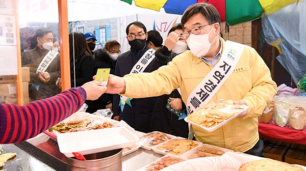 광주시, 코로나19 피해극복을 위한 설 맞이 전통시장 장보기 행사 개최