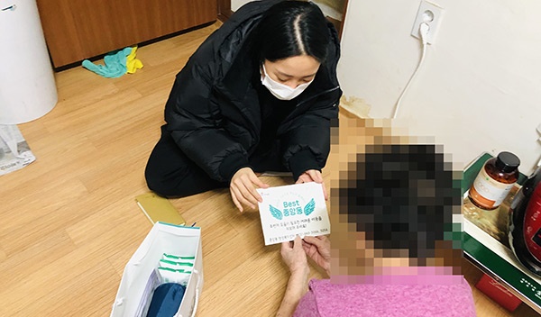 동두천시 중앙동, 안전취약 독거노인 가정에 전화번호 스티커 배부