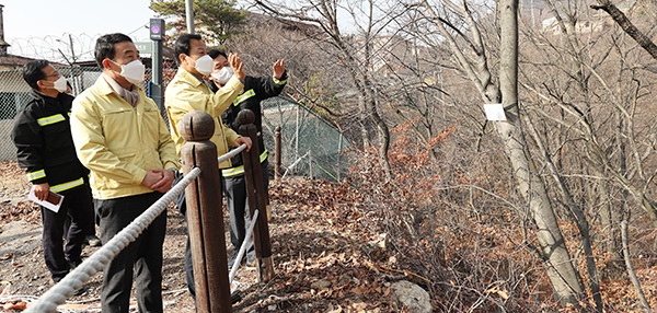 장현국 의장, 광교산 산불 진화현장 방문…봄철 산불예방 강조