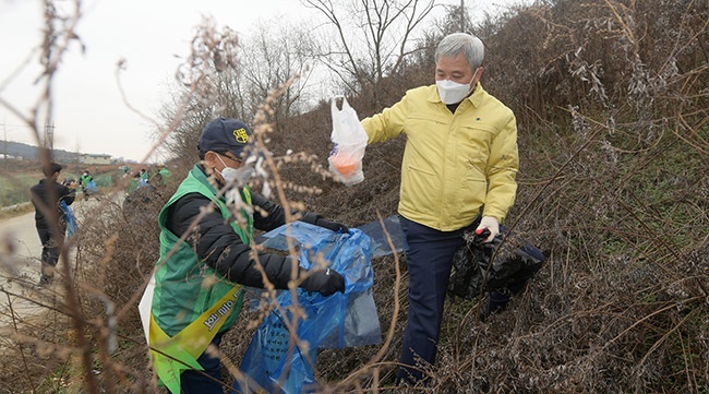 오산시 새마을회, 새 봄 맞이 취약지역 환경정화활동 실시