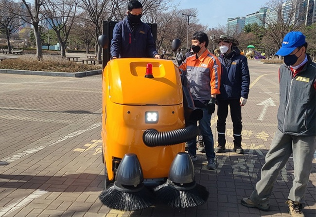 고양시, 호수공원에서 소형전기청소차 시연