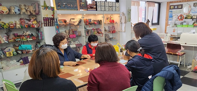 봉담문화의집 지역 공방 작가들과의 협업 추진