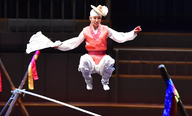 찬사와 호평 쏟아지는 ‘안성 남사당 바우덕이 풍물 상설공연’