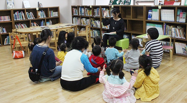 '엄마와 동네주민들이 함께 가꾸는 숲도서관 꽃밭' 숲도서관