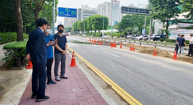 하은호 군포시장, 산본2동 행정복지센터 앞 상수도관 파손 사고 현장 찾아 직접 사고 수습 지휘