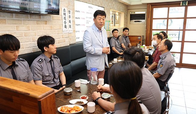 김영식 고양시의회의장, 청원경찰 및 청사관리근로자들과 오찬 간담회 가져 