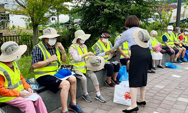 광주시 광남2동, 노인 일자리 참여자 폭염 대비 안전교육 실시 및 안전물품 배부