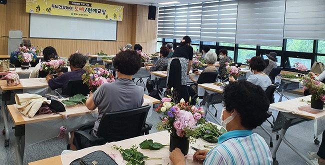 평택시 안중보건지소 치매예방교실 '두뇌건강교실 도예/원예교실' 운영