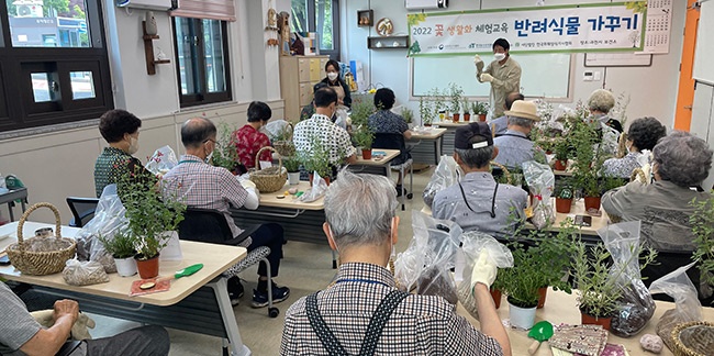 과천시치매안심센터, 치매진단자와 보호자가 함께하는 꽃 생활화 교육 운영