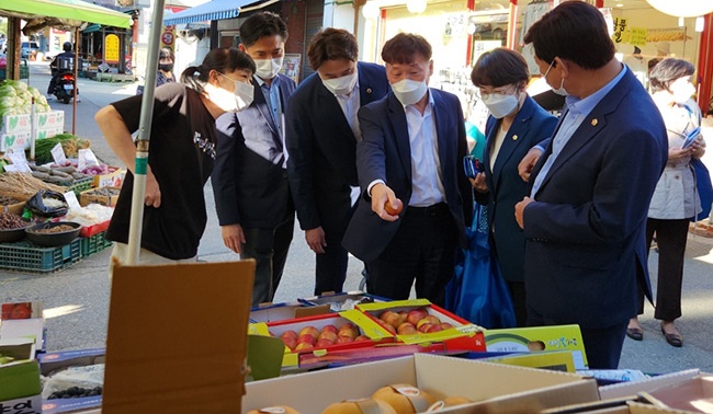 경기도의회 더불어민주당, 추석 앞두고 재래시장 민생탐방