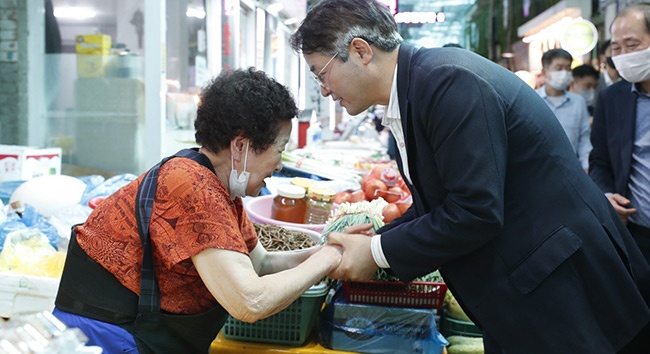 이동환 고양특례시장, 추석맞이 전통시장 민생 탐방