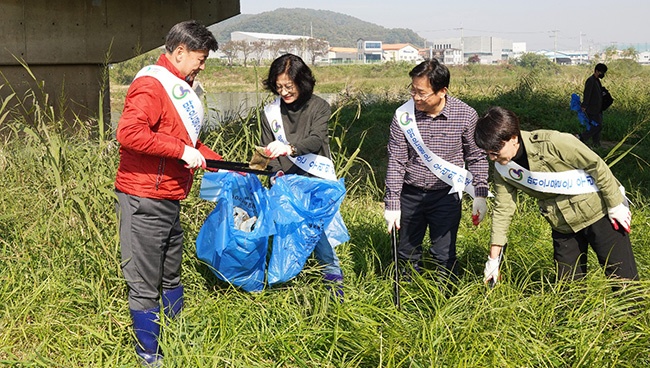 경안천시민연대, 클린광주‧클린데이 하천 정화활동 실시