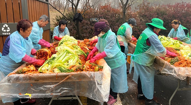 포천시 일동면 남·여 새마을지도자회, 사랑의 김장 나누기 행사 펼쳐 