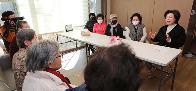 신계용 과천시장, 경로당 방문해 현장 소통 나서