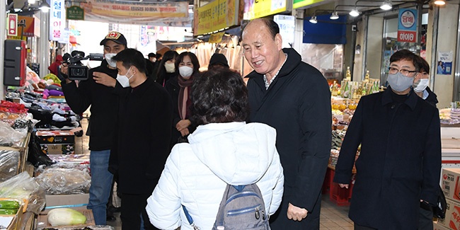 박형덕 동두천시장, 설명절 맞이 전통시장 방문ㆍ격려